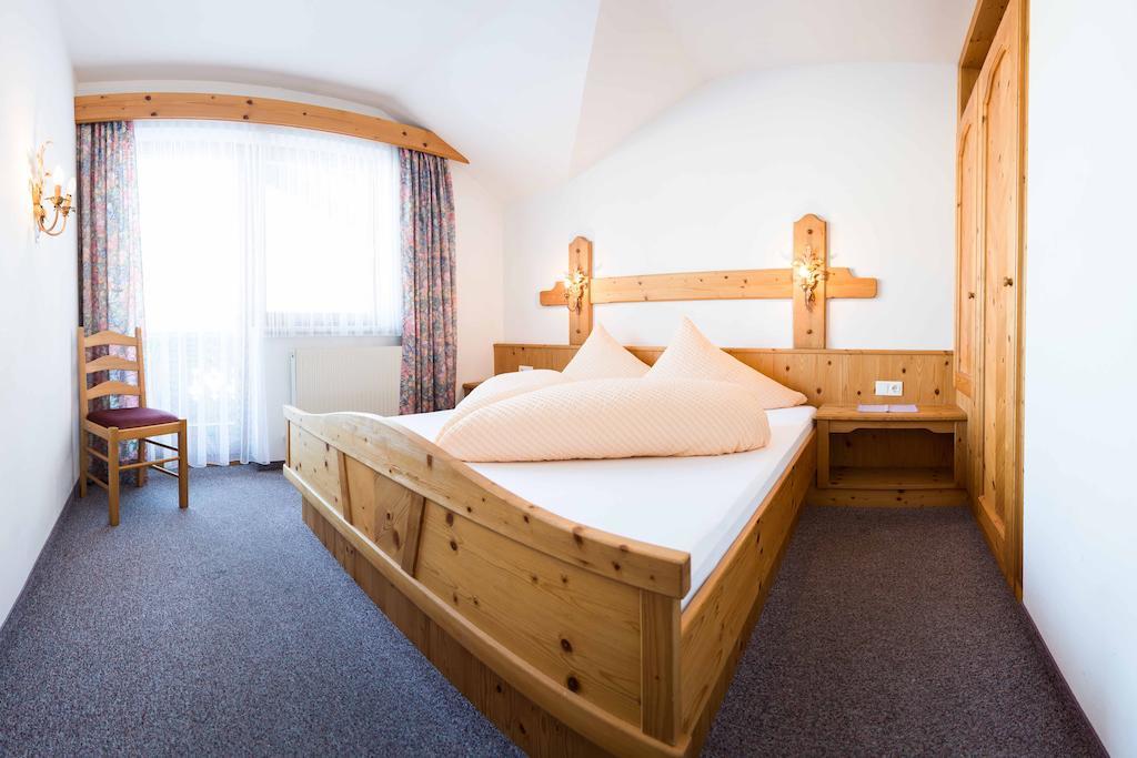 Pension Roasthof Нойштіфт-ім-Штубайталь Екстер'єр фото